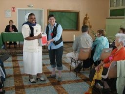 Remise des pieces rouges 2.JPG