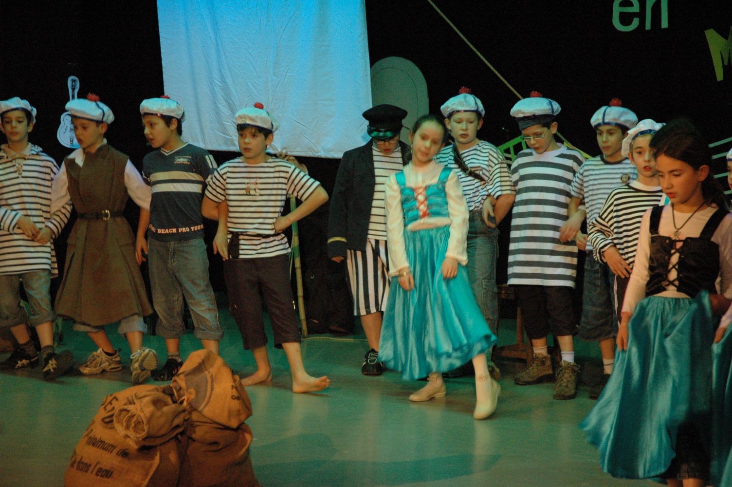 spectacle primaire0400.JPG