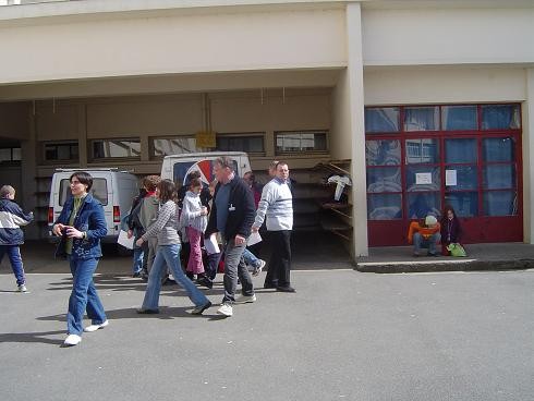 066 sous la houlette de Sr Evelyne les equipes entre en jeu.JPG