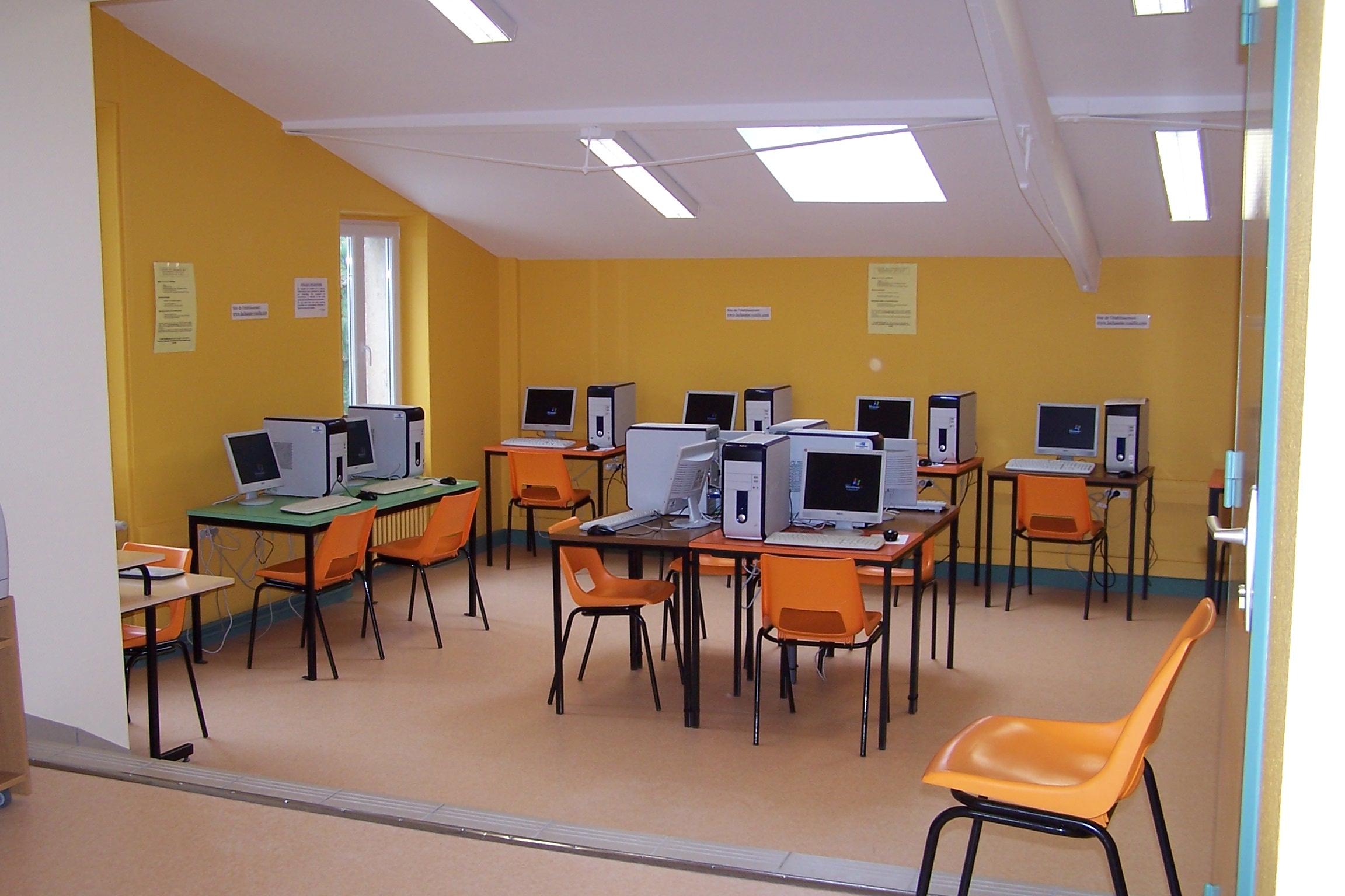 Salle multi 1.JPG