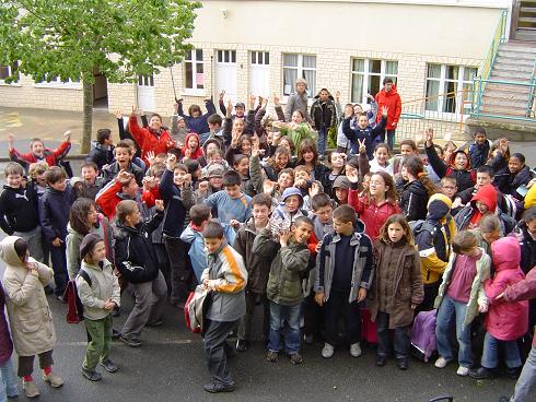 007 la bouteille pieces rouges.JPG