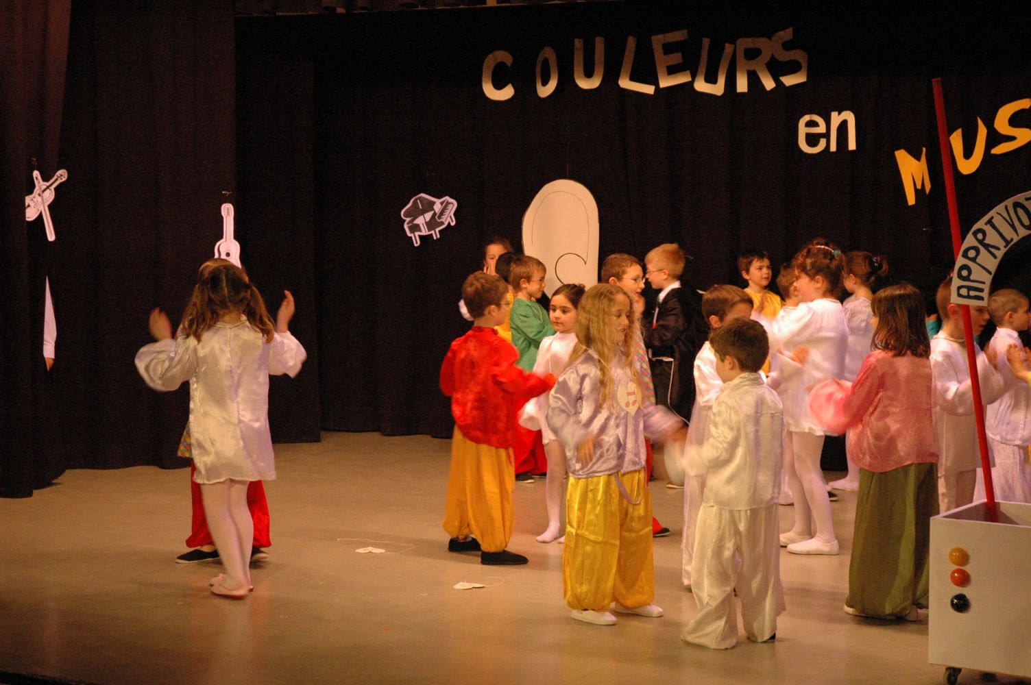 spectacle primaire0061.JPG