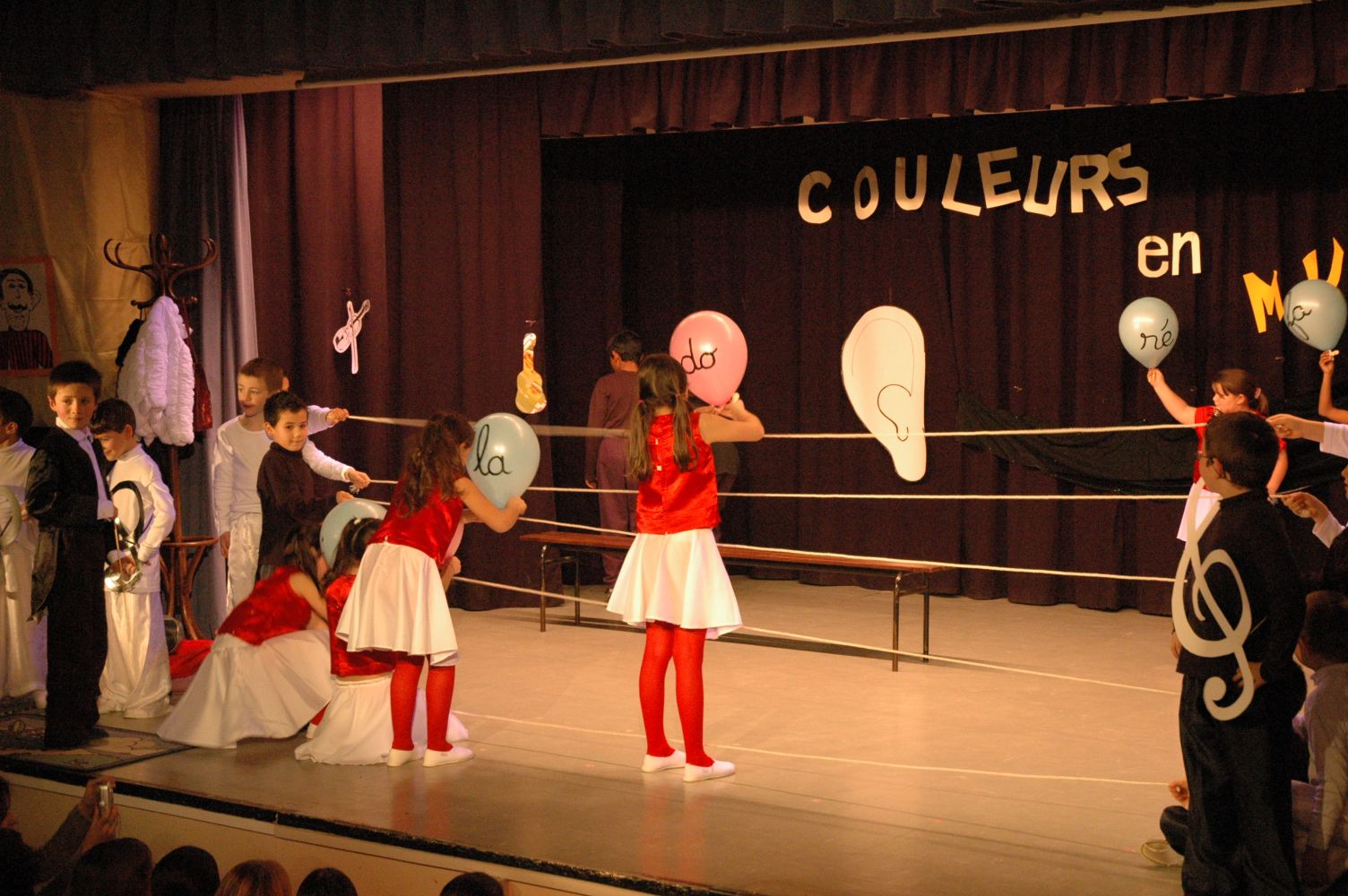 spectacle primaire0072.JPG
