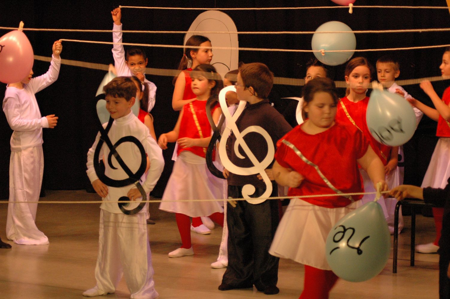 spectacle primaire0074.JPG