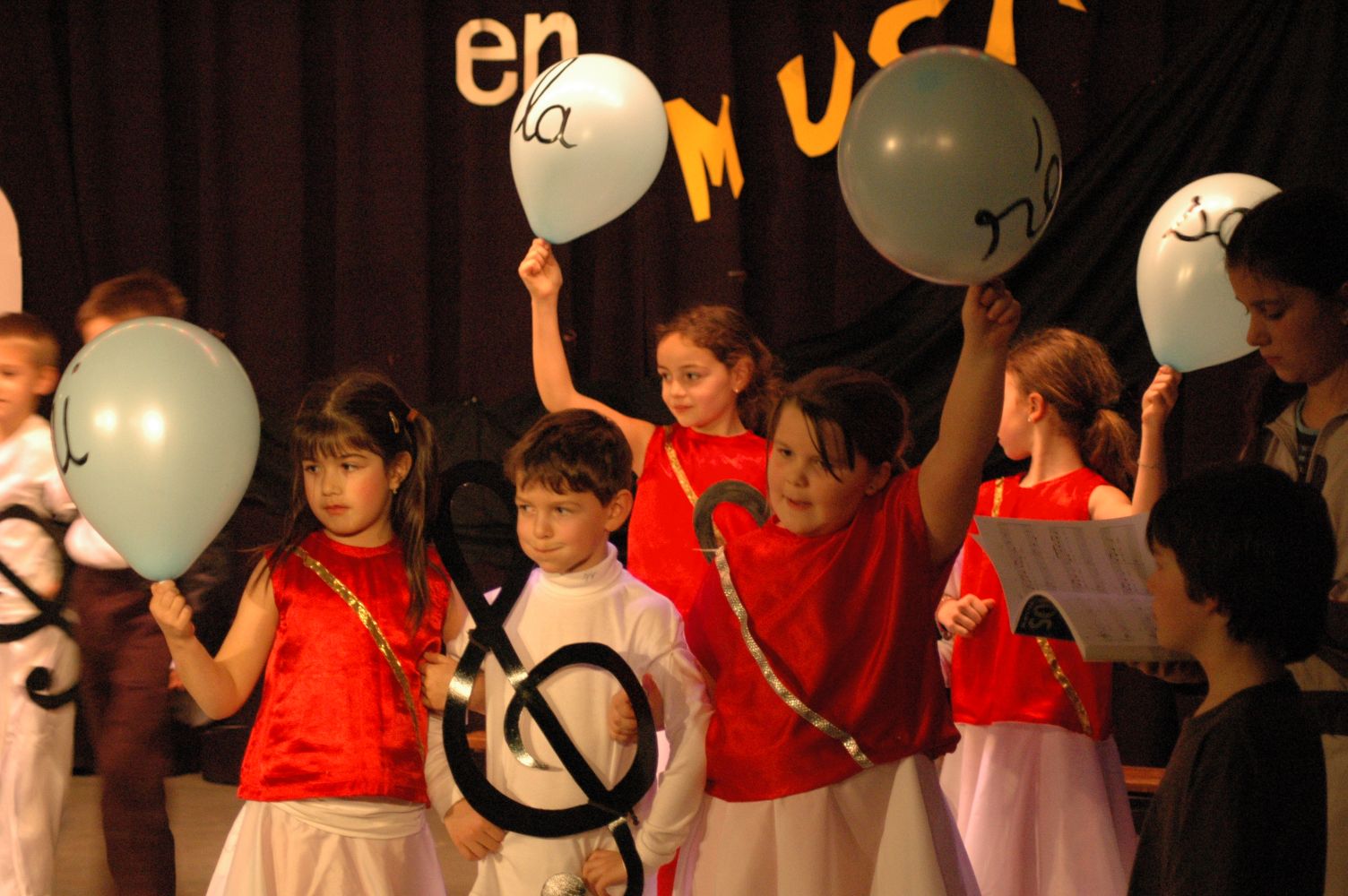 spectacle primaire0076.JPG