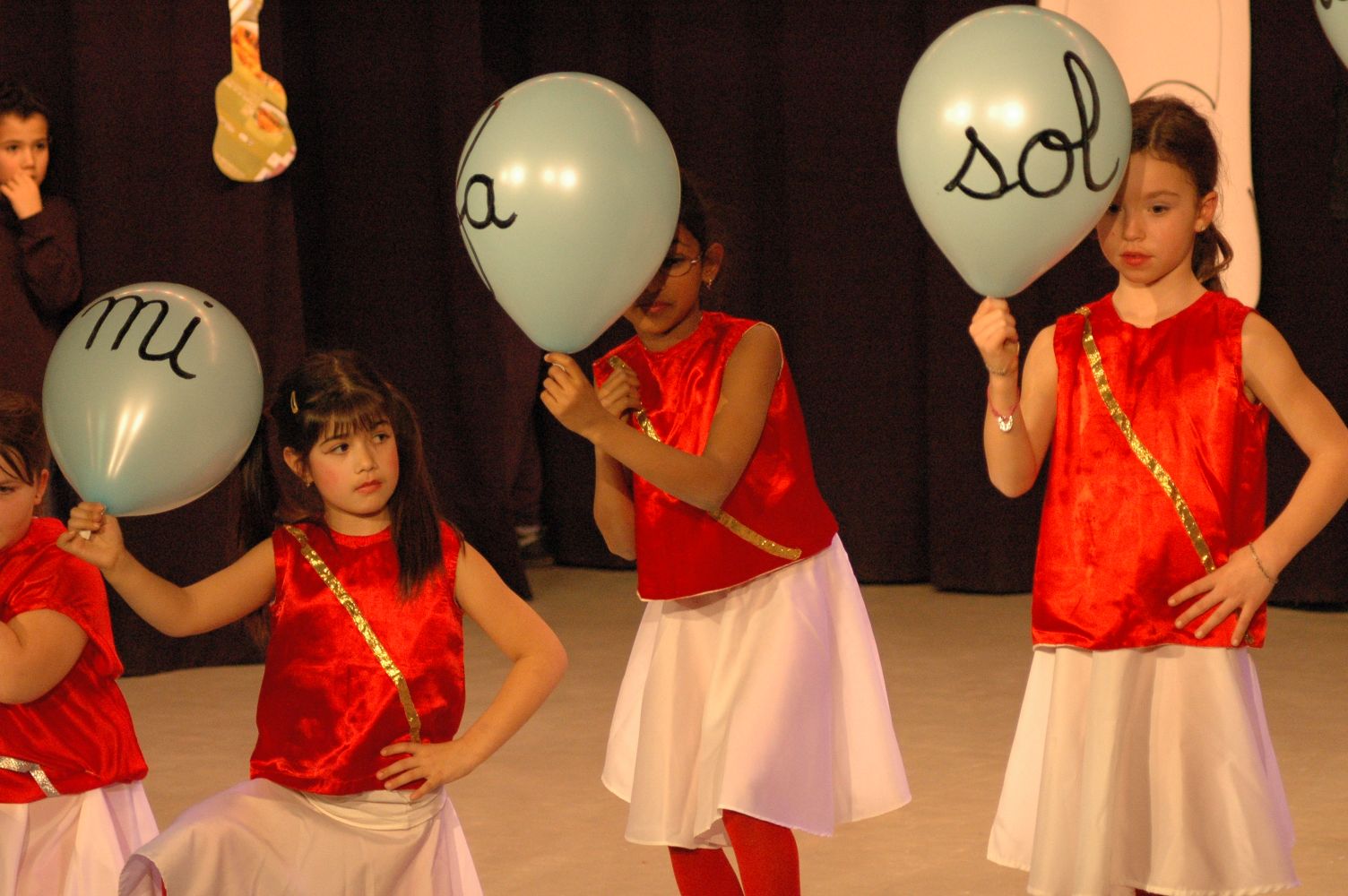 spectacle primaire0081.JPG