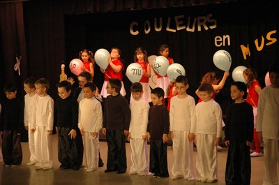 spectacle primaire0086.JPG
