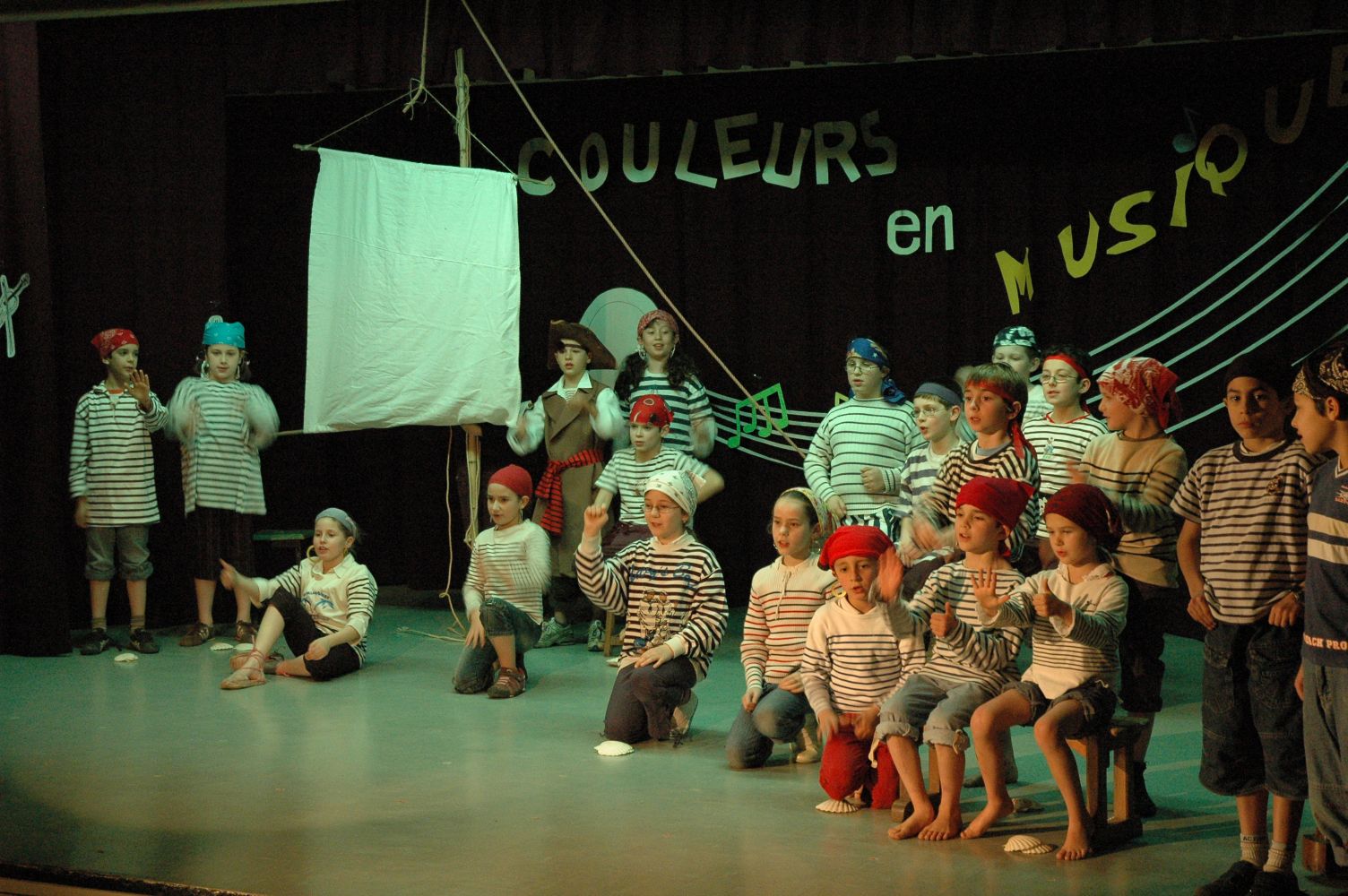 spectacle primaire0148.JPG