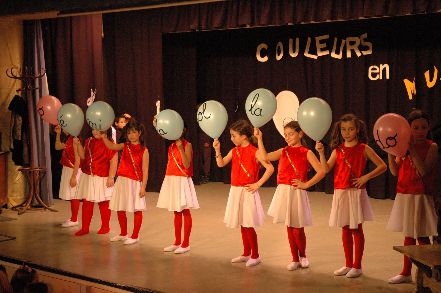 spectacle primaire0320.JPG