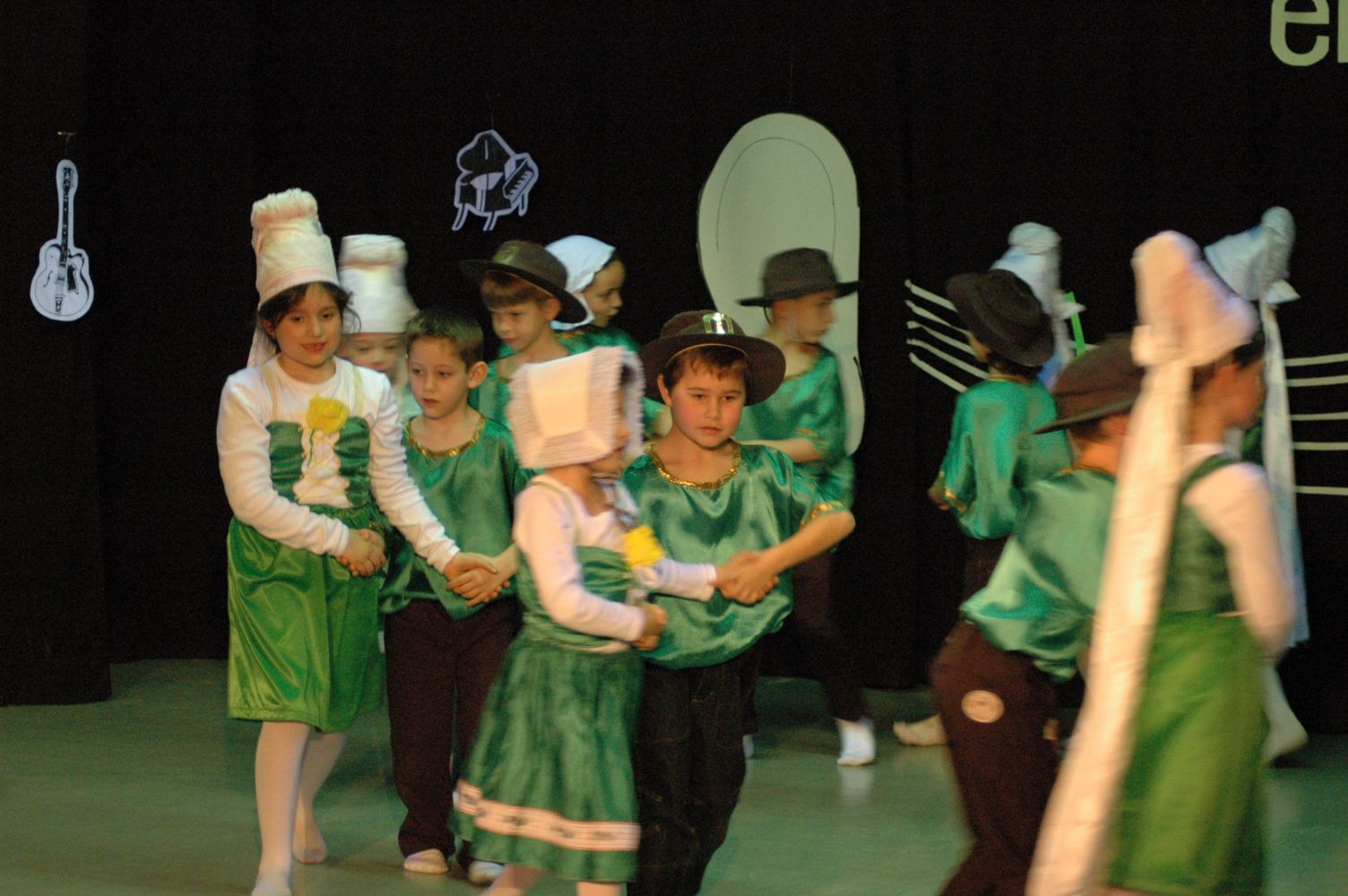 spectacle primaire0341.JPG