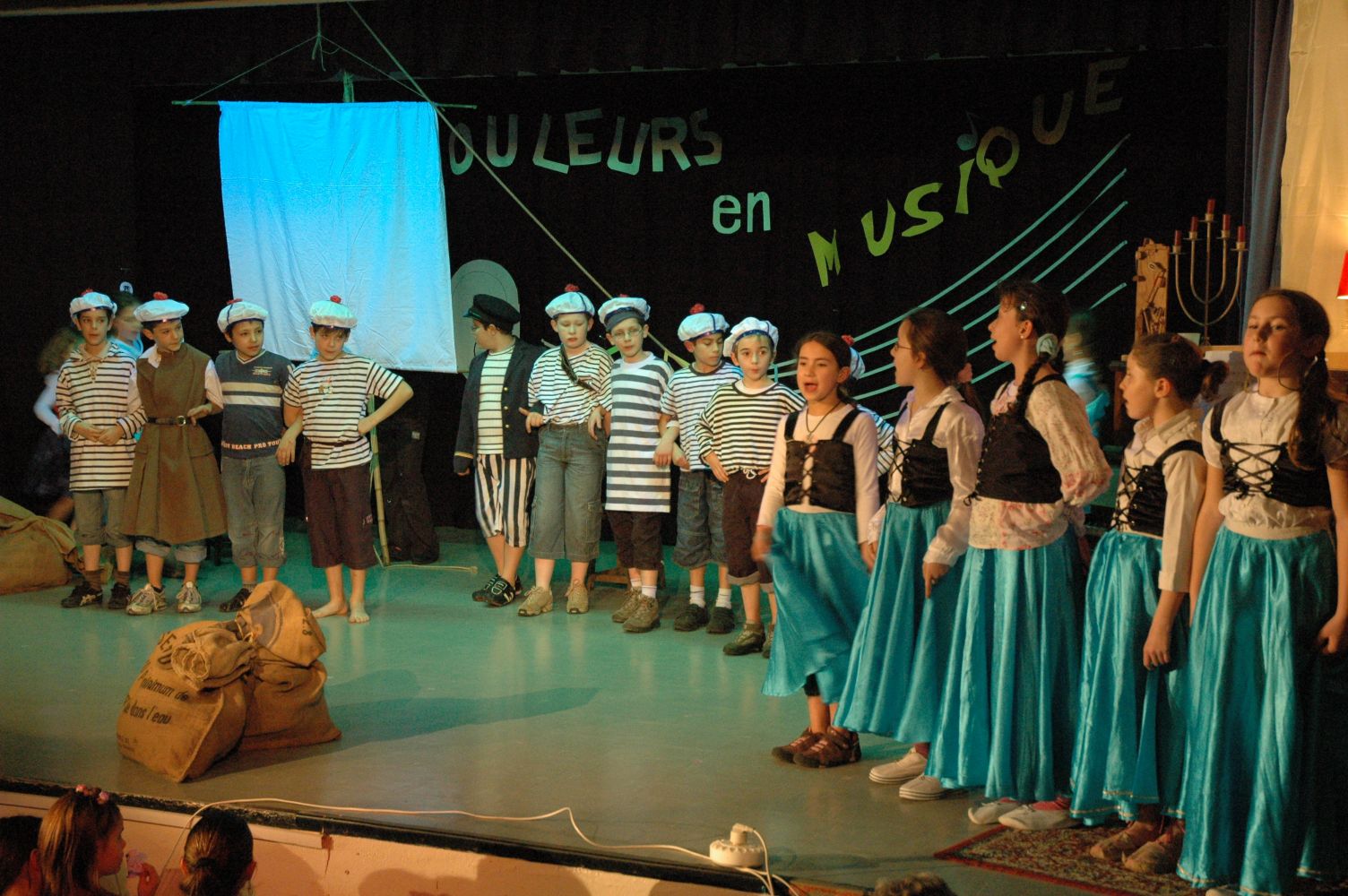 spectacle primaire0399.JPG